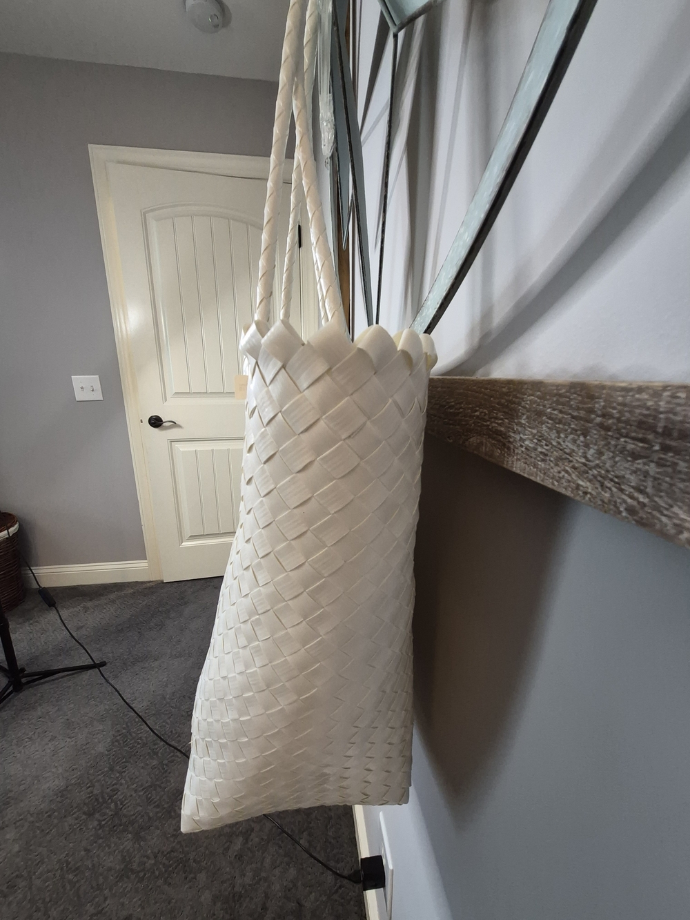 NWT Crate & Barrel Large White Woven Tote Bag - Spacious Summer Shoulder Bag - Picture 5 of 10